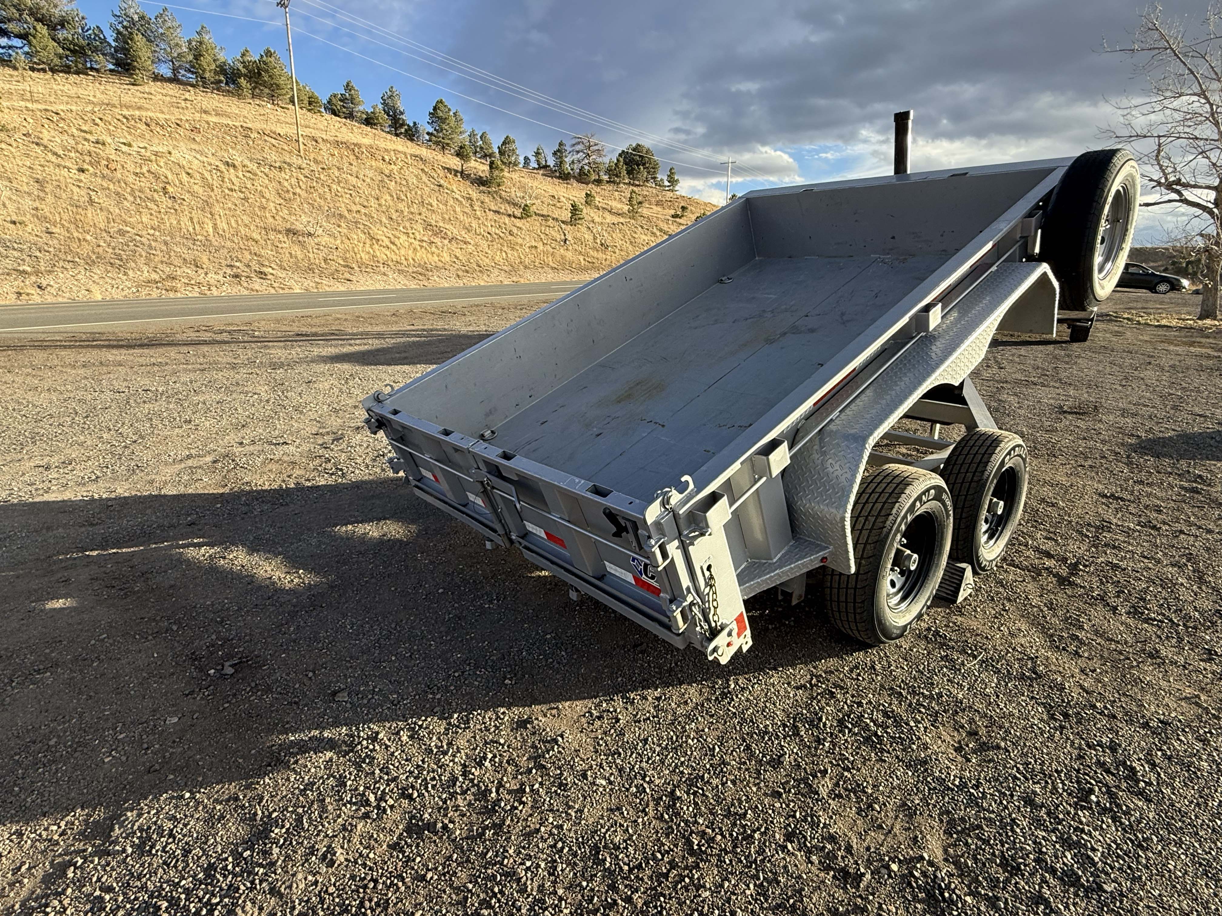 Dump trailer photo 2